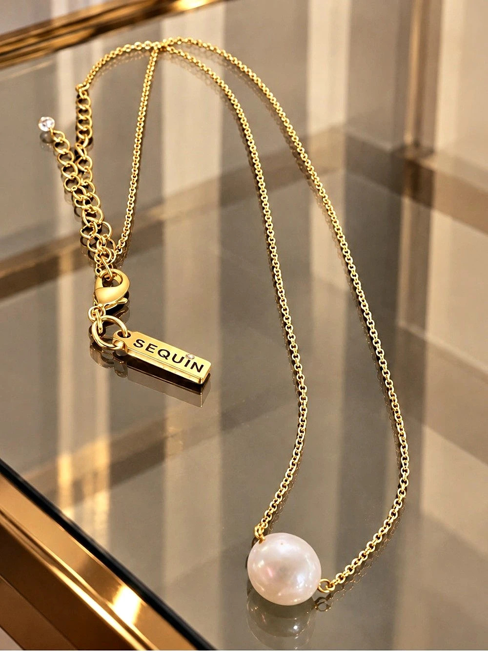 Sequin Pearl Pendant Necklace in Gold & White Like New